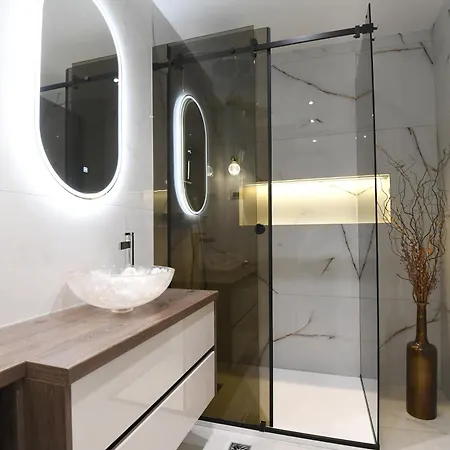 Stellazara Luxury Residence, New, Sea View, Center アパート