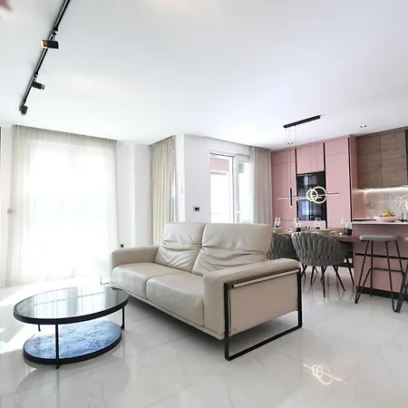 アパート Stellazara Luxury Residence, New, Sea View, Center