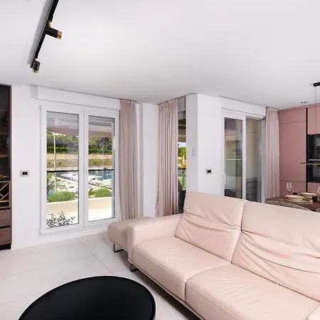 アパート Stellazara Luxury Residence, New, Sea View, Center